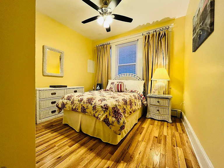 122 Dewey Pl — Photo 9