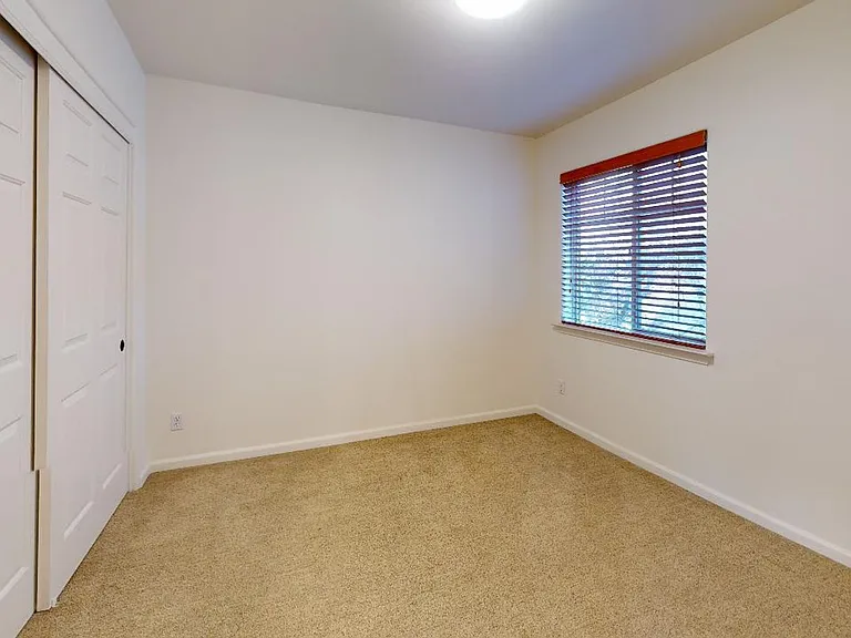 626 Broad St — Photo 31