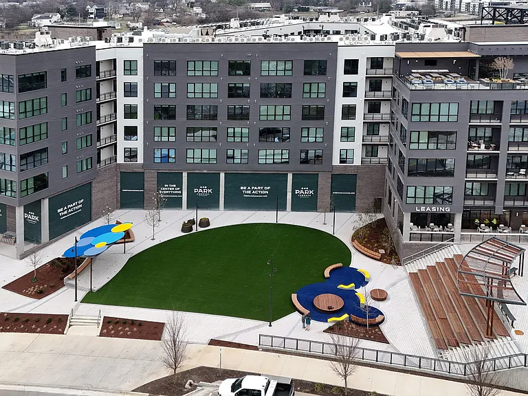445 Park Commons — Photo 1