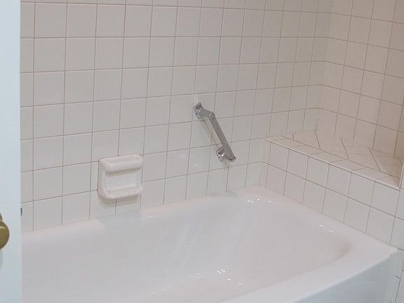 3rd image of 1-3401 Southdale Dr #1