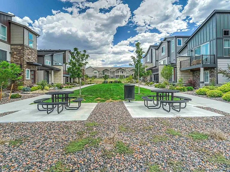 1354 Sunshine Valley Way — Photo 48