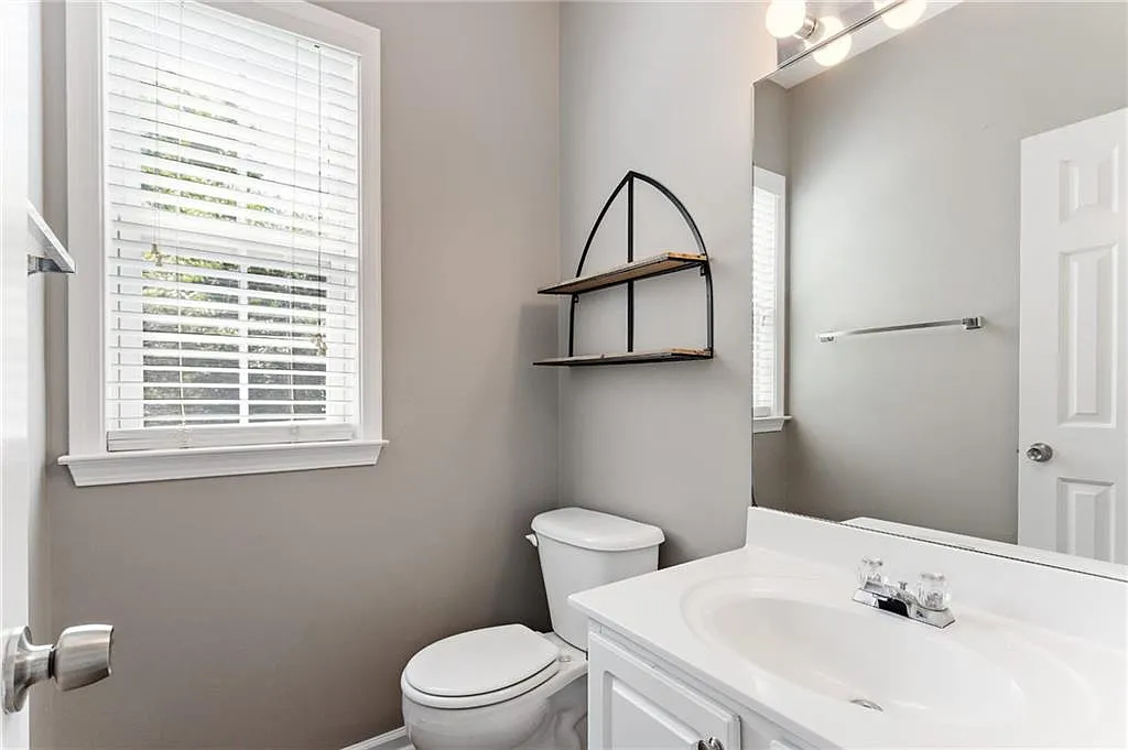 5 bed, 3.5 bath, 2878 sqft, $2,995 — Photo 3
