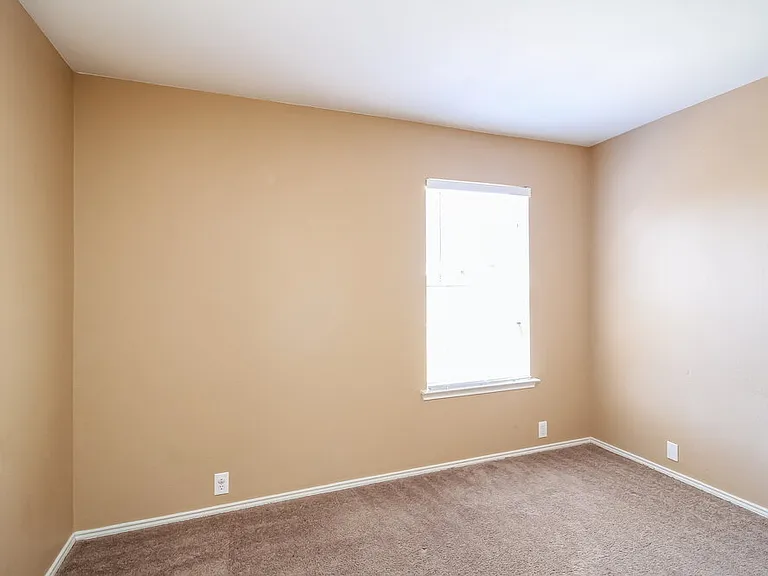 2204 Tailburton Ct — Photo 11