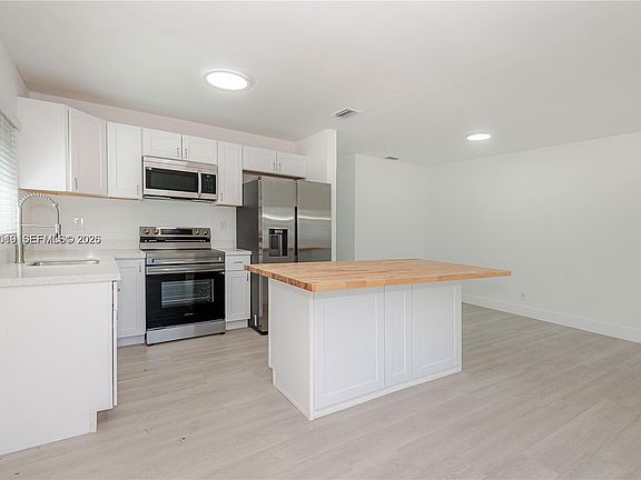 3rd image of 1511-1513 NW 8th Ave