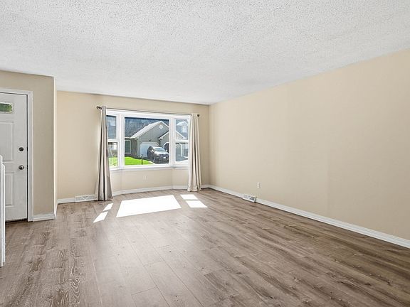 5th image of 53 Luden St