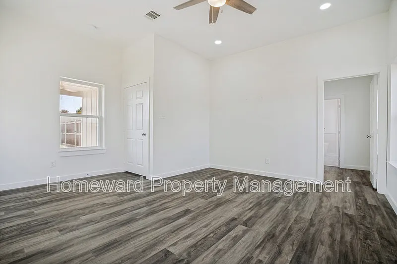 4 bed, 3.5 bath, 3283 sqft, $3,500 — Photo 4