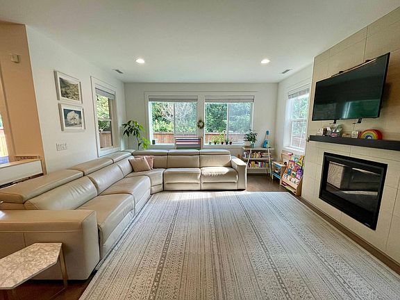 Spacious living room