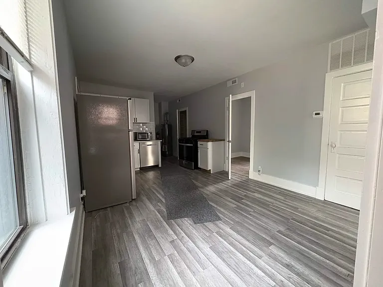 2142 W 18th St #1B — Photo 1