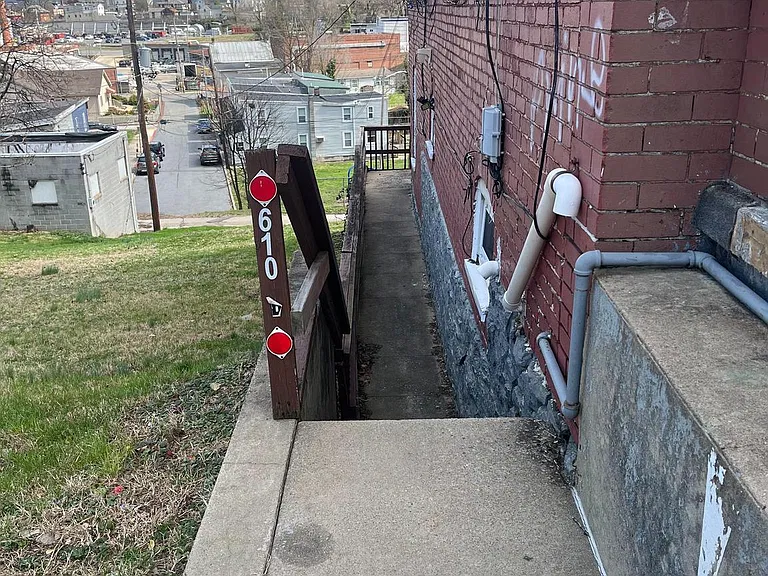 610B N Prospect St — Photo 3