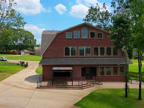 3rd image of 8 Meadow Vista Cir