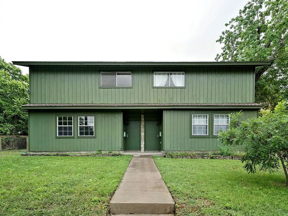 903 Aurora Cir #B