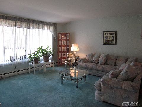 4th image of 752 Hawkins Ave