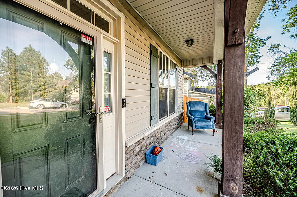 4 bed, 2.5 bath, 1987 sqft, $2,300 — Photo 2