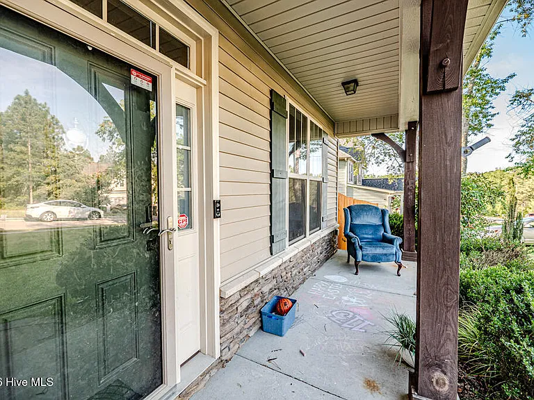 113 Sedgewood Ct — Photo 2