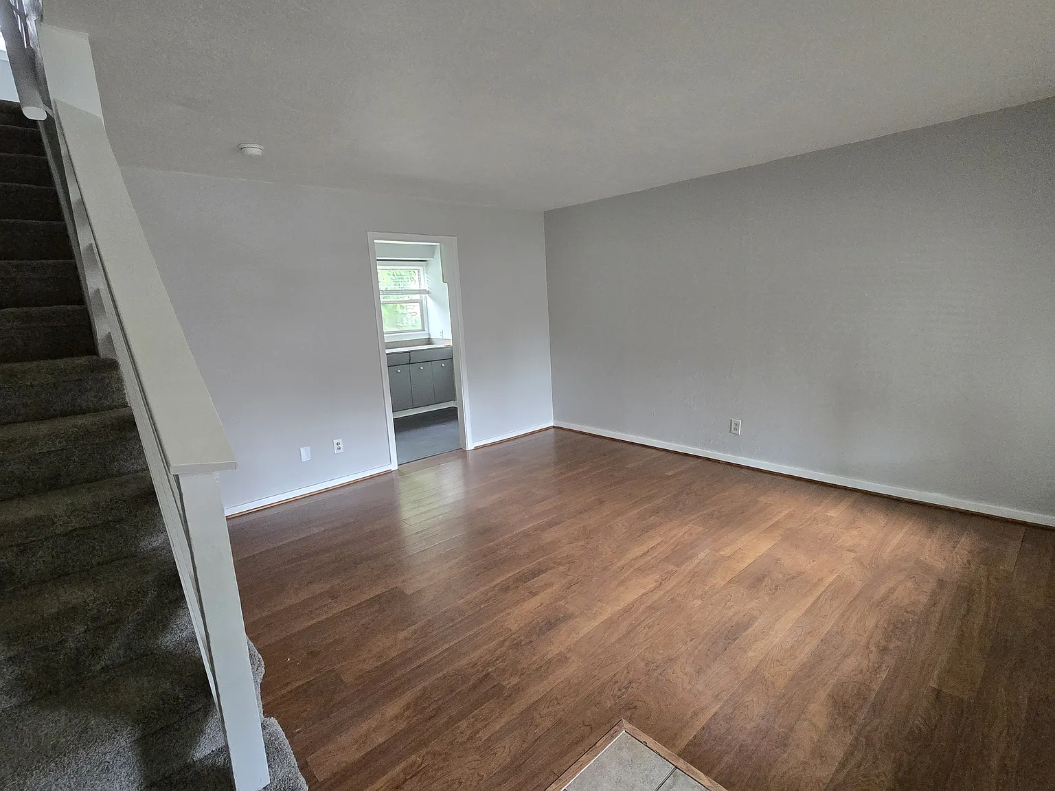 2 bed, 850 sqft, $1,575 — Photo 3