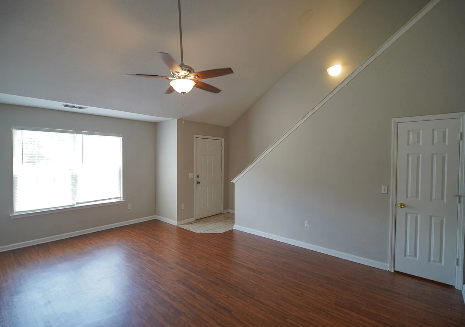Spacious 3BR/3BA Duplex in Convenient Tallahassee Location — Photo 4