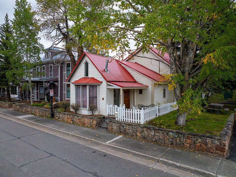 1st image of 204 N Ridge Street