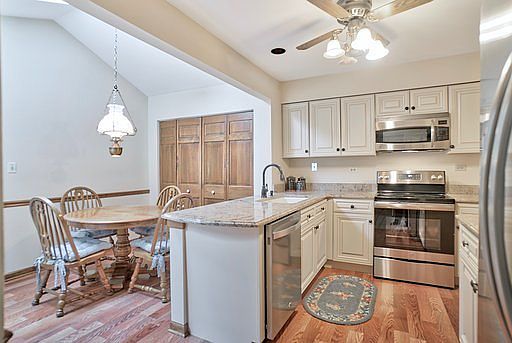 5th image of 102 N Summit Dr