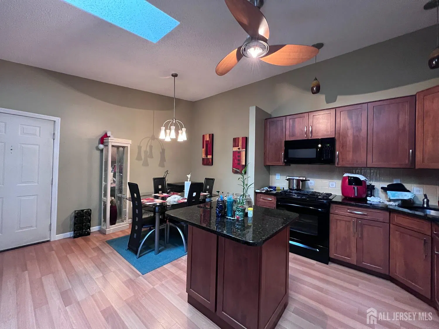 2 bed, 2.0 bath, $2,350 — Photo 4