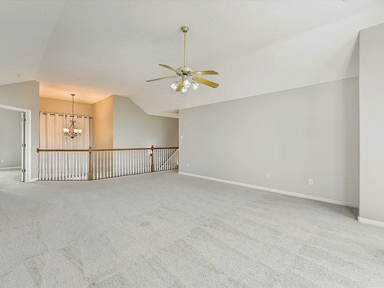 10802 Hastings Ln — Photo 19