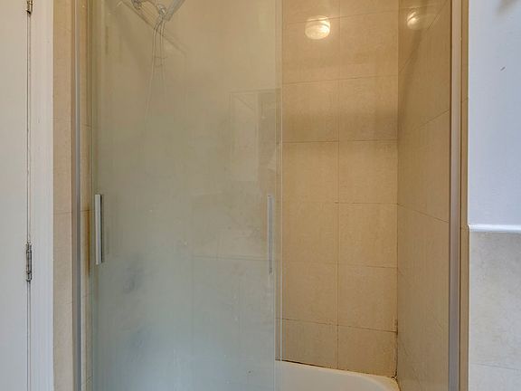 5th image of 145 E 35th St #2MW1