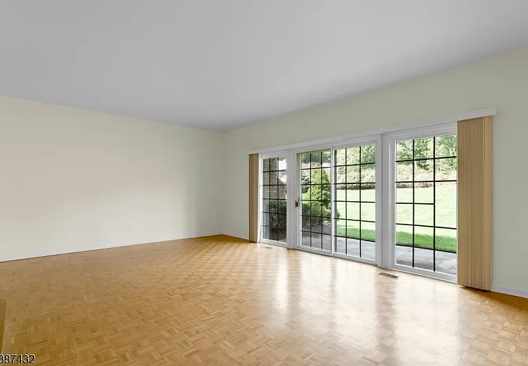 10 Shelley Pl — Photo 13