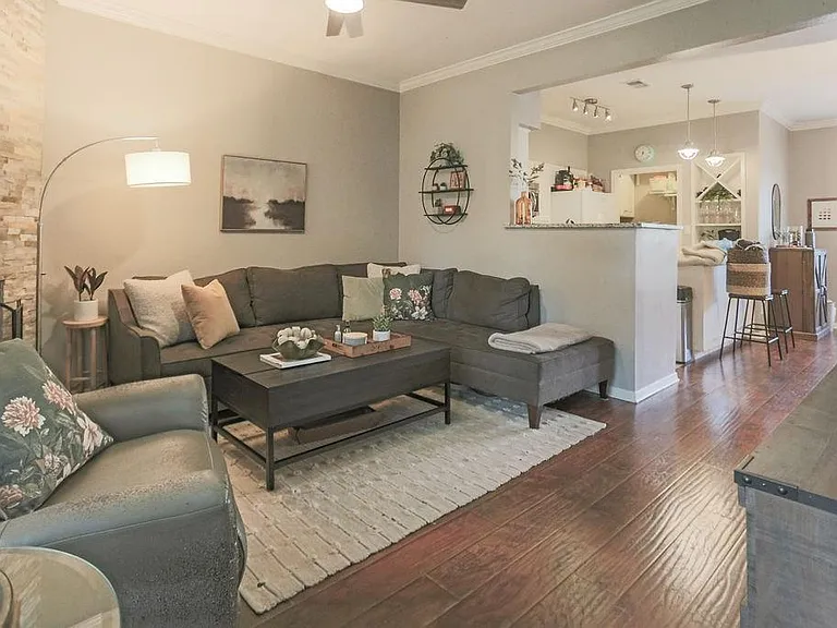 1307 Kinney Ave #121 — Photo 3