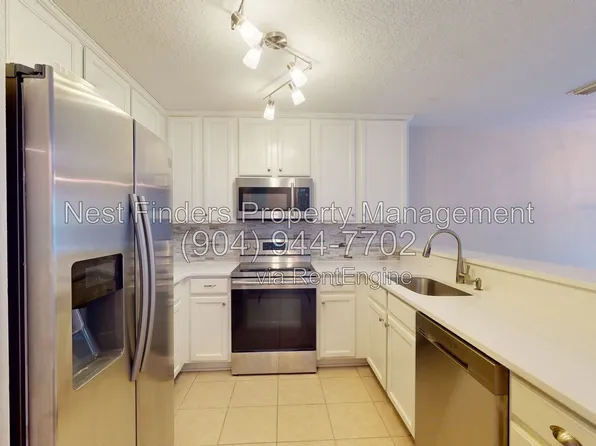 1002 N Black Cherry Dr, Saint Johns, FL 32259