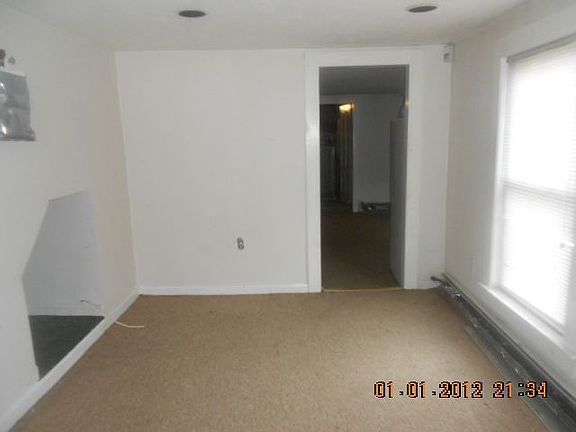 3rd image of 183 E Main St
