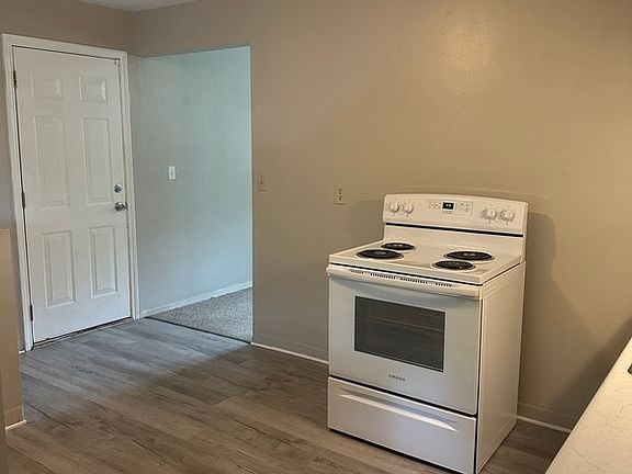 3rd image of 100 Highland Pl #D