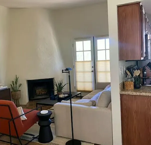 10' ceilings and wood burning fireplace