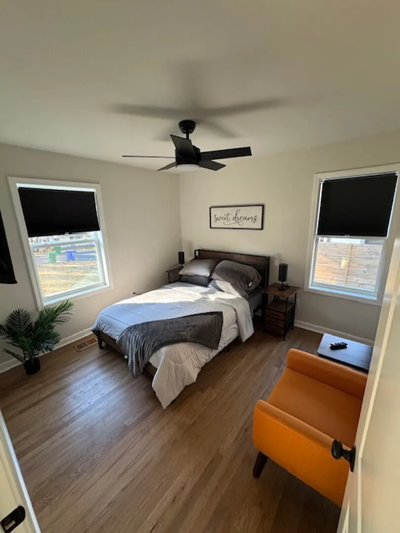 Quaint 3 Bedroom Haven Cozy Retreat in Metro Atl — Photo 3