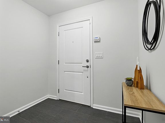 3rd image of 402 Woodcrest Dr SE