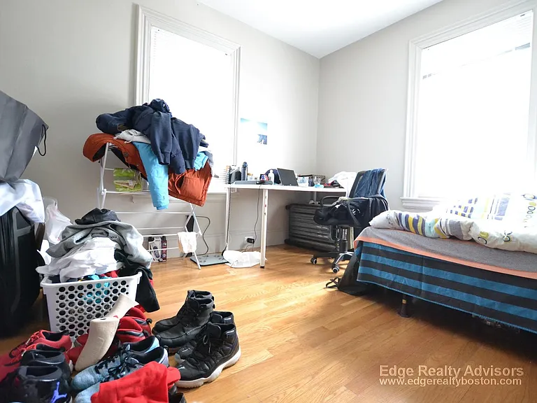 19 Greylock Rd — Photo 2