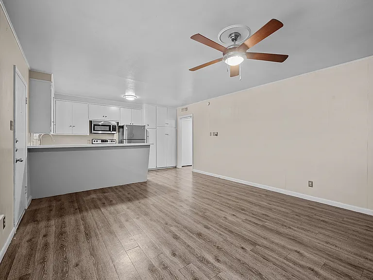 Enfield Court Apartments — Photo 4