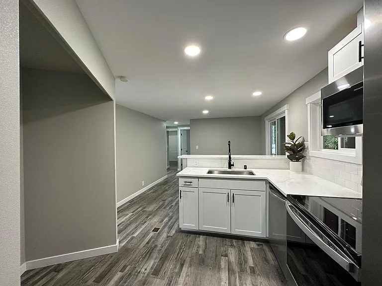 3113 Harold Dr SE — Photo 3