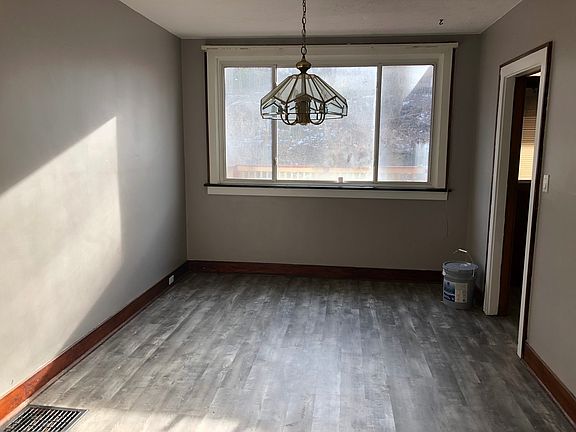 4th image of 2908 Brentwood Ave