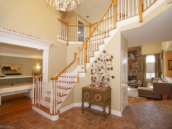 2nd image of 311 Beaufort Ave