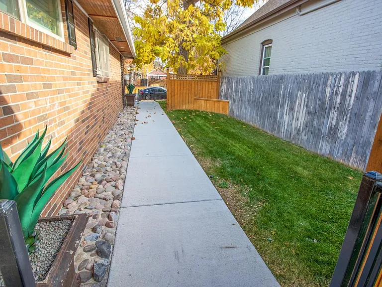 2431 N Humboldt St — Photo 48