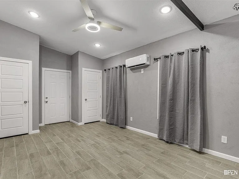 2805 Avenue I — Photo 22