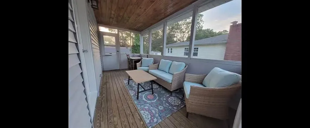 3 bed, 1.0 bath, 1400 sqft, $3,200 — Photo 4