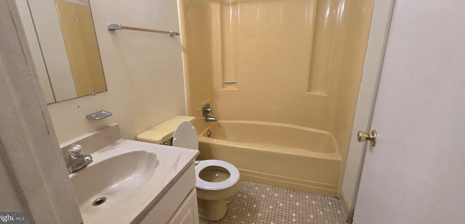 Studio, 1842 sqft, $1,100 — Photo 4