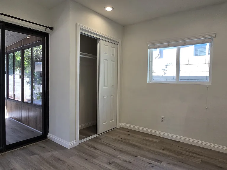 521 N Vermont Ave — Photo 13