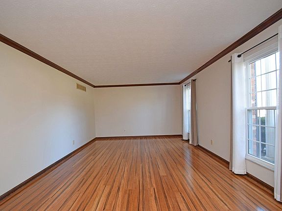 2nd image of 5595 Chesapeake Way