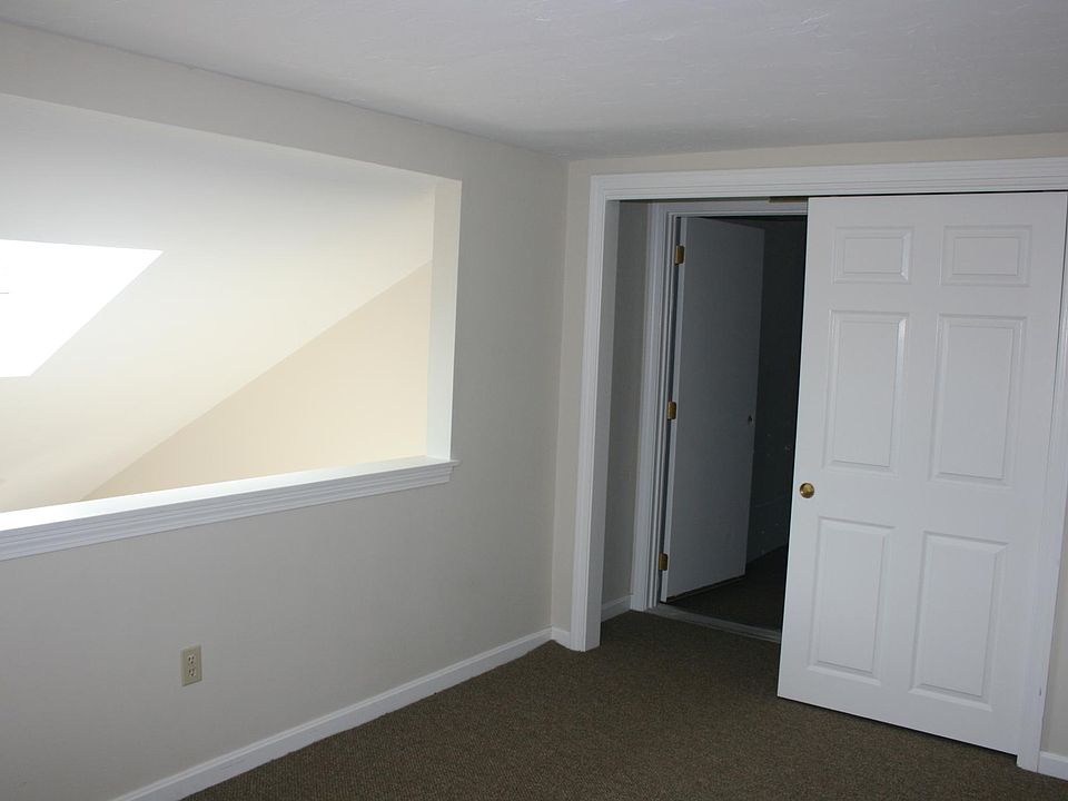 2nd image of 935 Main St #A