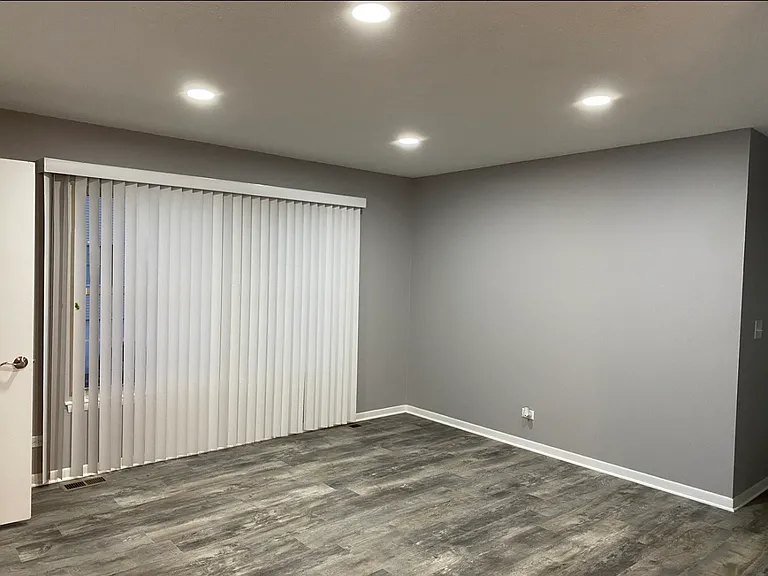781 Wellington Ave — Photo 2