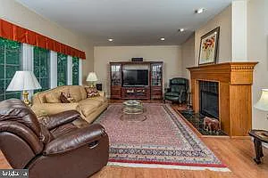 35 Pettit Pl — Photo 6