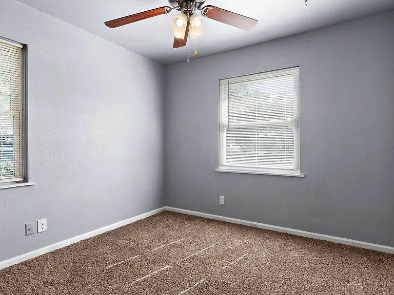 2709 Hillside Dr — Photo 13