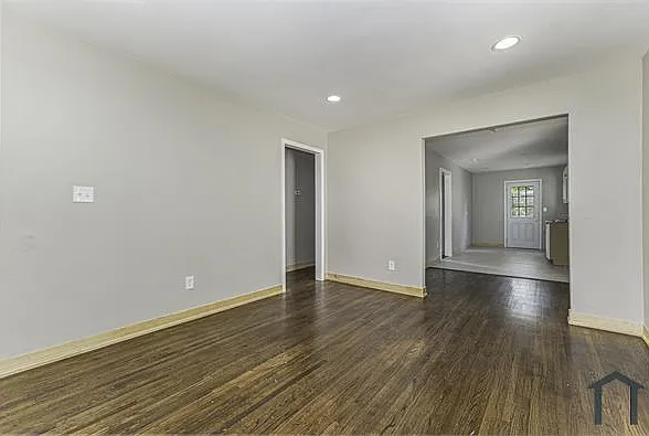 3 bed, 950 sqft, $1,050 — Photo 4