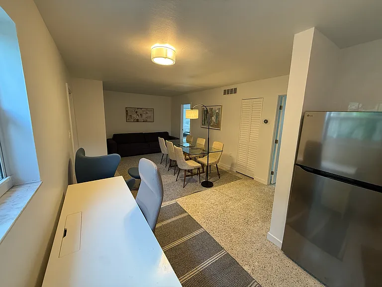 421 SW 9th St #2 — Photo 7